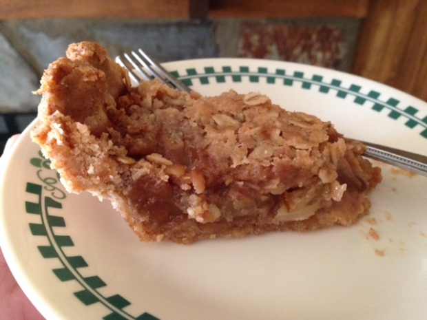 caramel pear pie oat crumble slices2