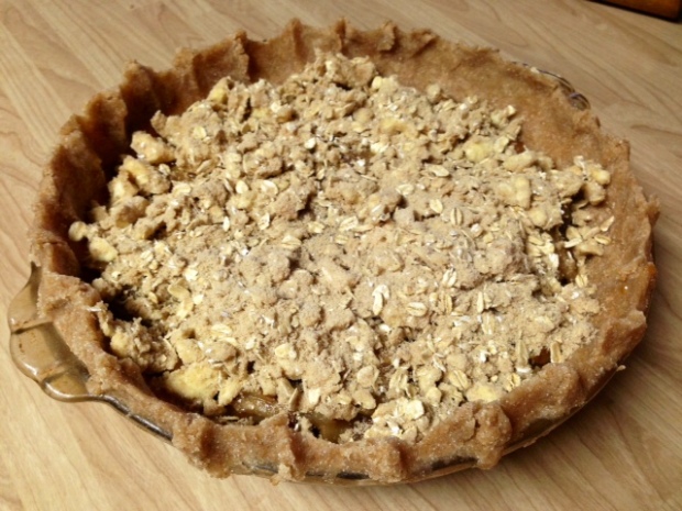 caramel pear pie oat crumble topping on pie2