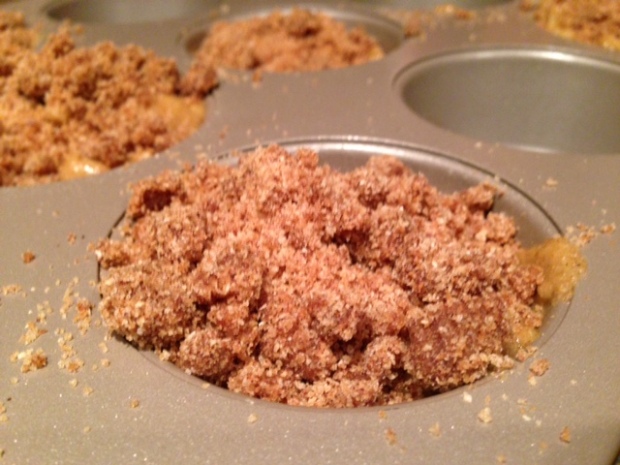 healthy apple cinnamon streusel muffins streusel topping2